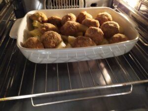 Baked Meatballs And Potatoes-Family Cooking Recipes