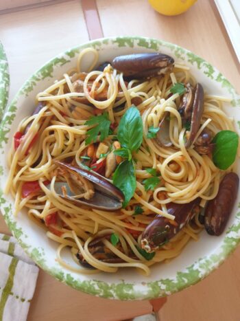Best Seafood Linguine Recipe-Family Cooking Recipes