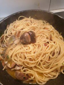 Spaghetti With Clam Sauce-Family Cooking Recipes 
