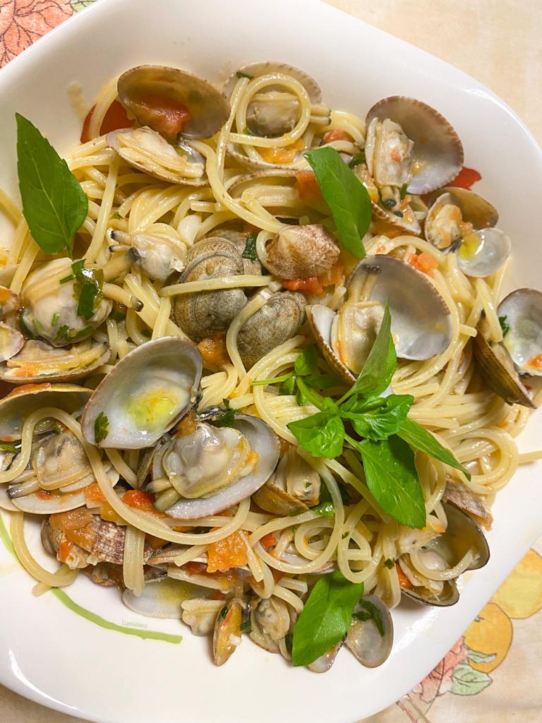 Spaghetti With Clam Sauce-Family Cooking Recipes