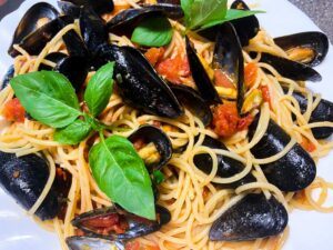 Spaghetti Mussels Tomato Sauce-Family Cooking Recipes