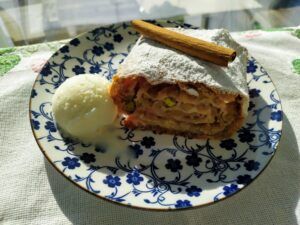 Best Apple Strudel Recipe-Family Cooking Recipes 