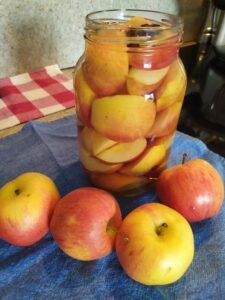 Canning Sliced Apples-Family Cooking Recipes
